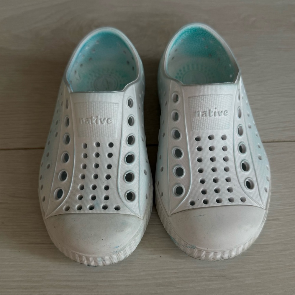 Like New Native Toddler Baby Shoes Size C6 Blue and White Waterproof